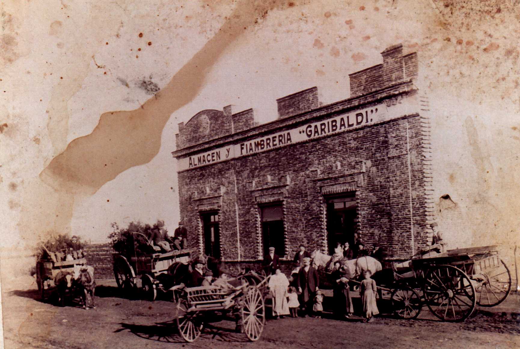 GLORIA HOTEL CARHUE ENRICO GARIBALDI