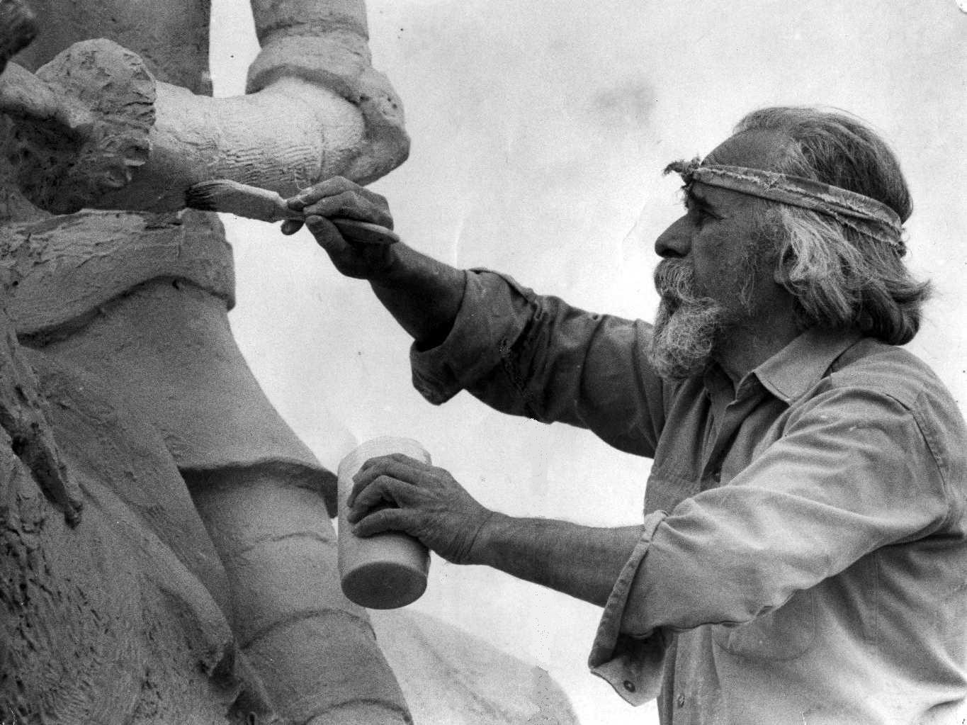 RODOLFO GOMEZ PICHON ESCULTOR ARTISTA CARHUE