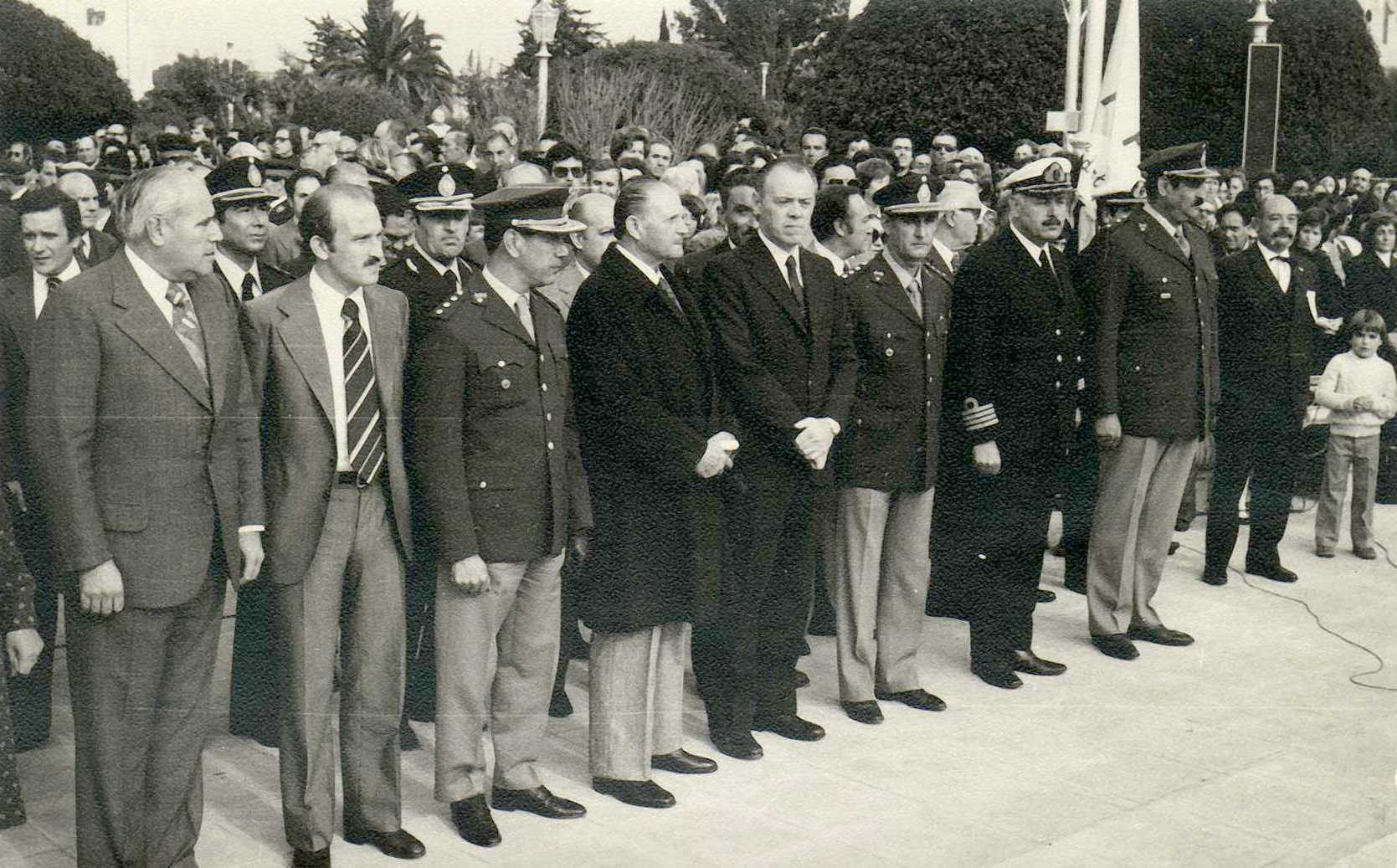1978. Autoridades frente a Monumento 1978 CENTENARIO ALSINA MONUMENTO LEVALLE