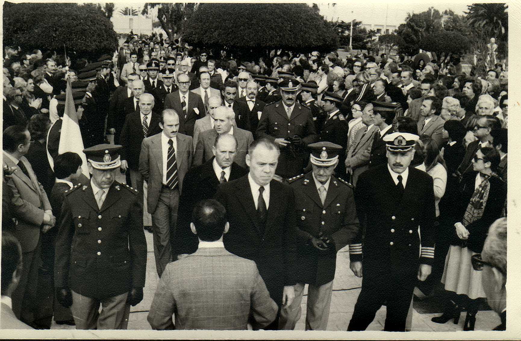 1978. Autoridades arribando al acto de desc. del Monumento a Levalle 1978 CENTENARIO ALSINA MONUMENTO LEVALLE