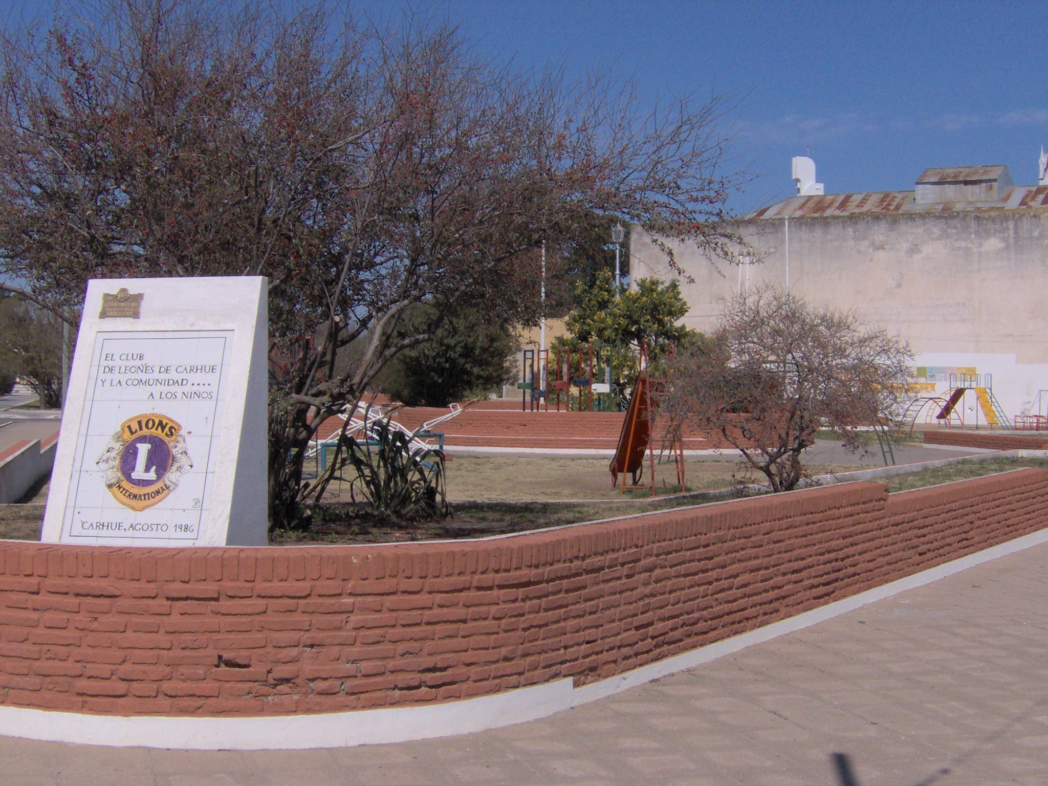 club leones carhue parque infantil