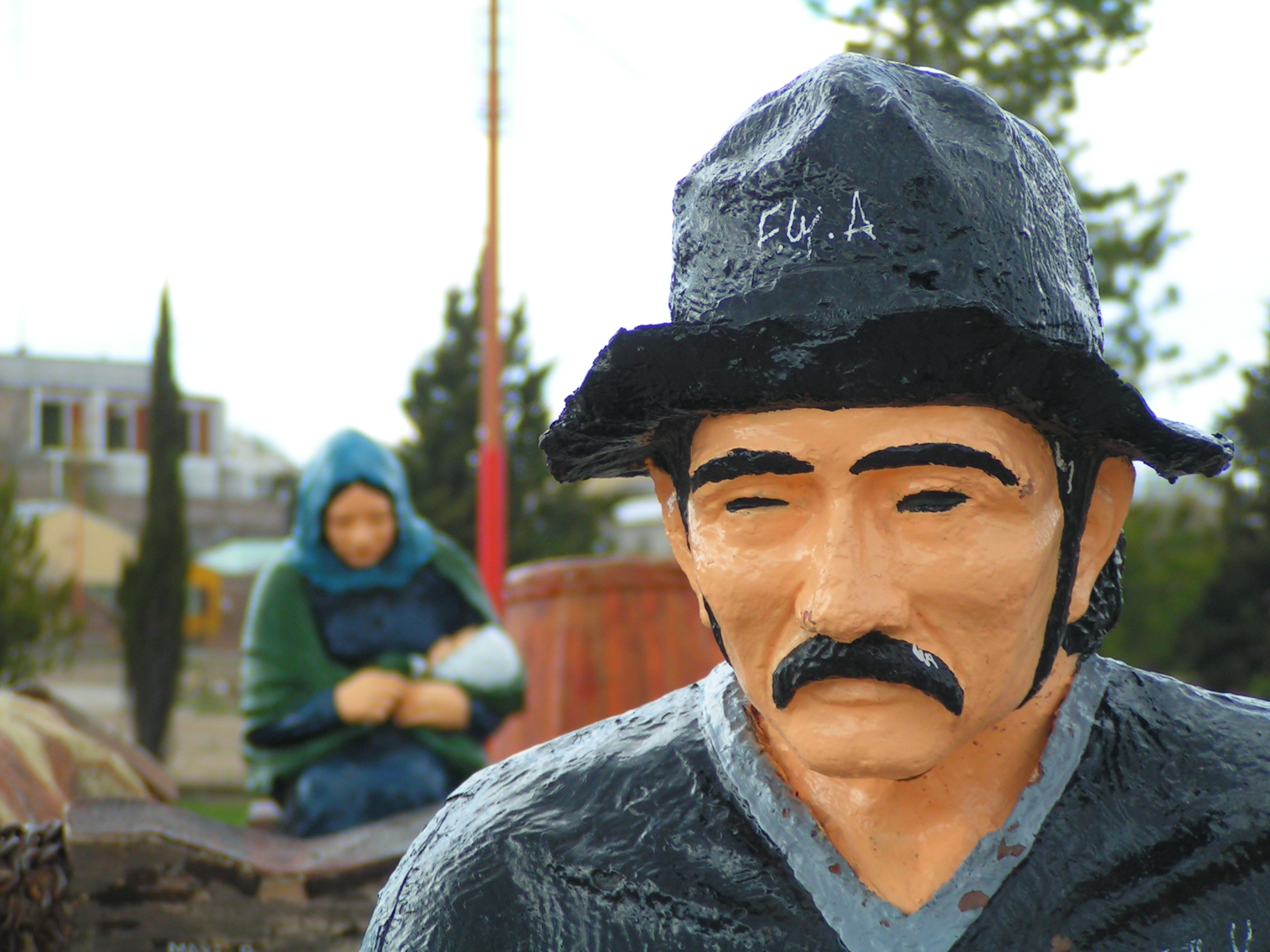RODOLFO GOMEZ PICHON ESCULTOR ARTISTA CARHUE ZAPALA