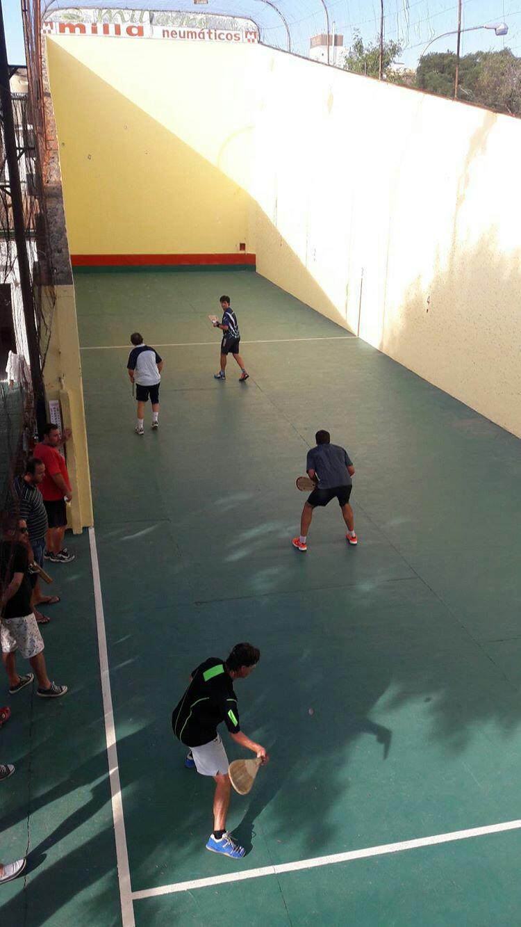 2017. Cancha del Club Social. paleta carhue club social carhue
