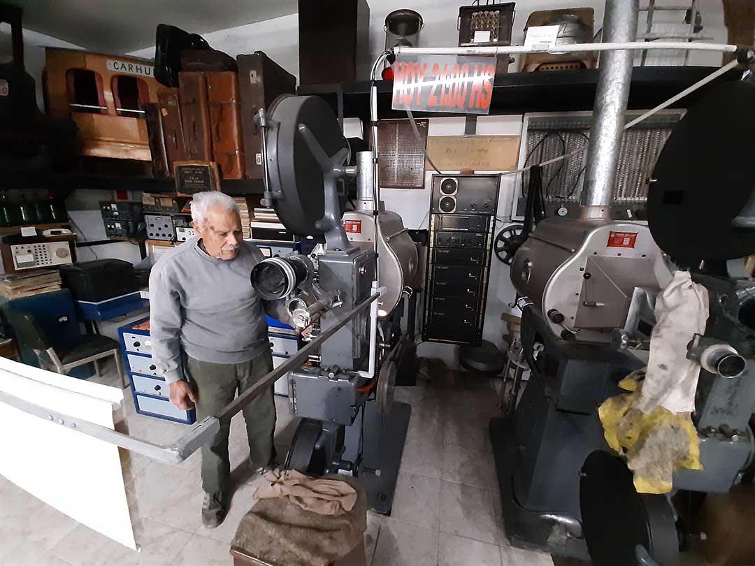 Lito fue operador de las máquinas del Cine Gran Sud.