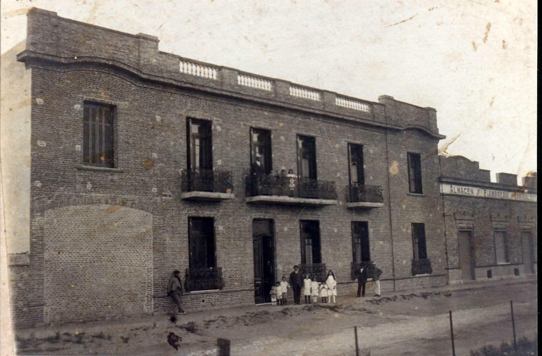 GLORIA HOTEL CARHUE ENRICO GARIBALDI