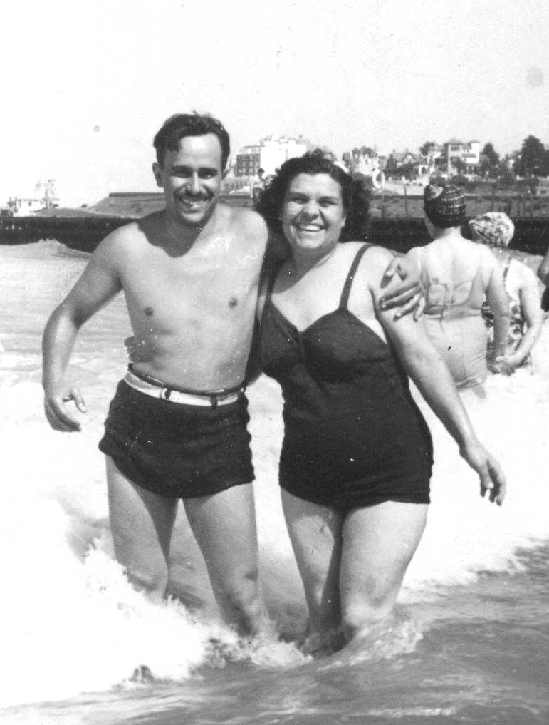 Rodolfo Gómez Fernández, "Pichón" y su esposa RODOLFO GOMEZ PICHON ESCULTOR ARTISTA CARHUE