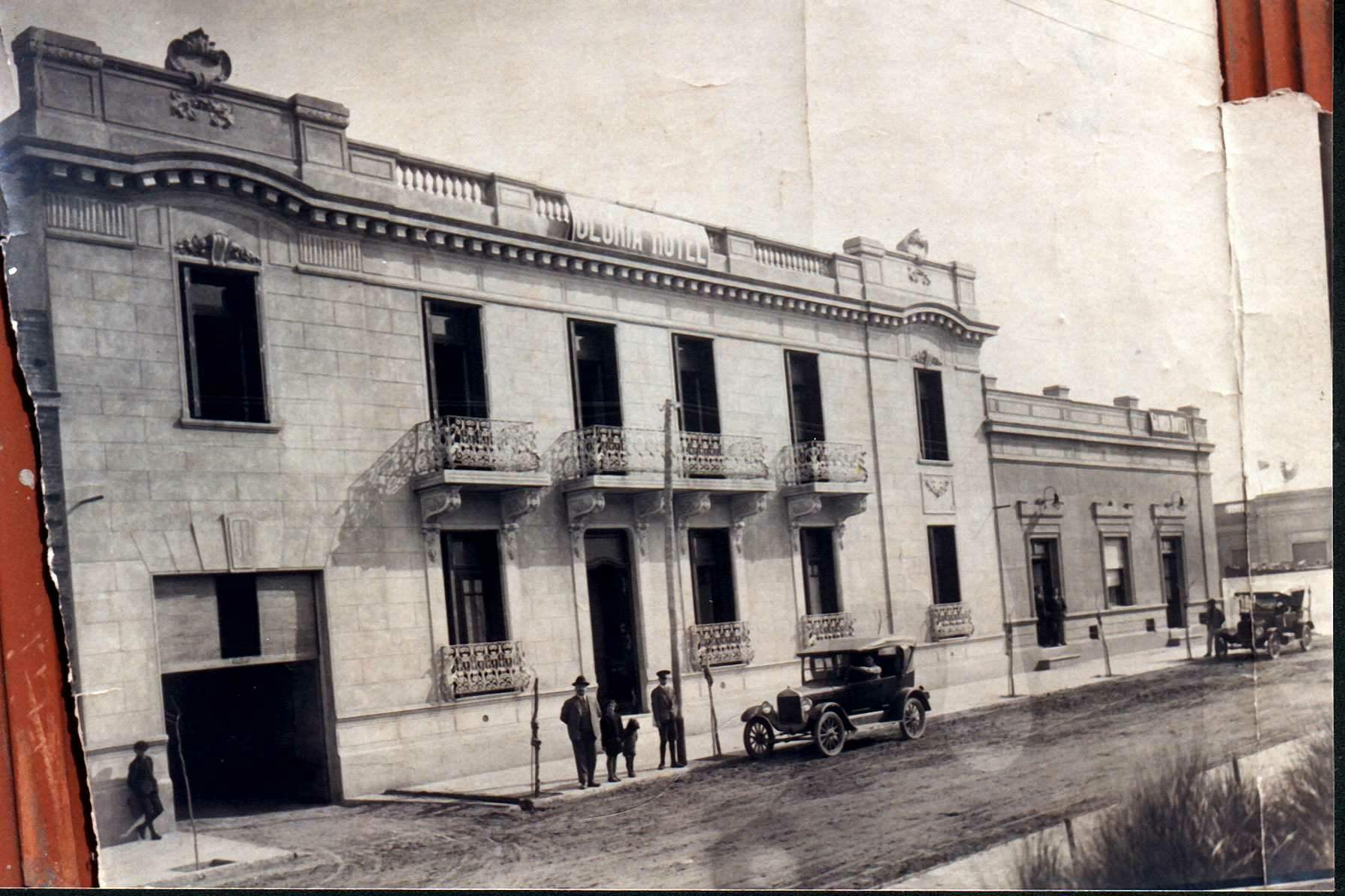 GLORIA HOTEL CARHUE ENRICO GARIBALDI