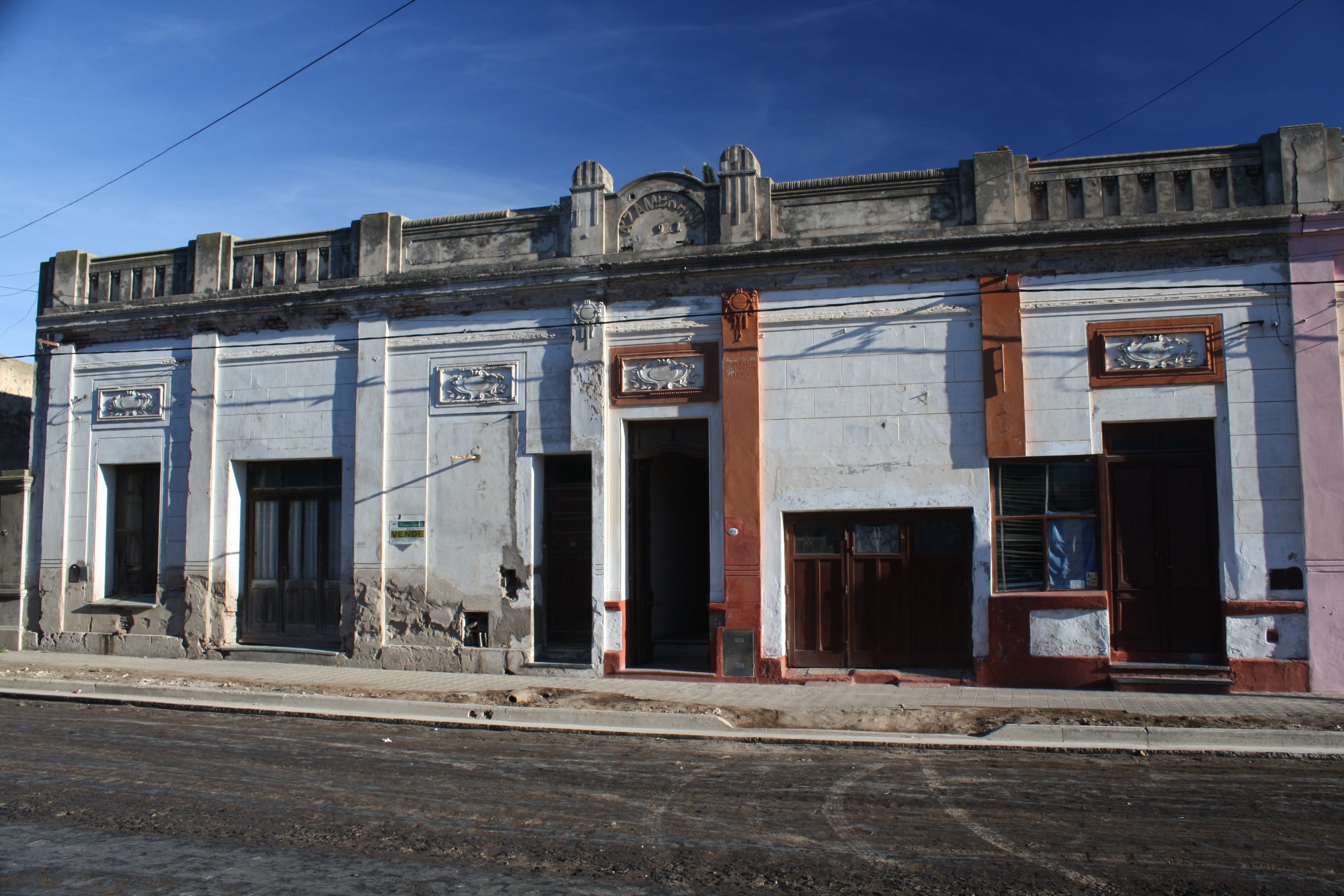 AGUSTIN ZAMBRANA LA ALEGRIA HOTEL RESTAURANT CARHUE