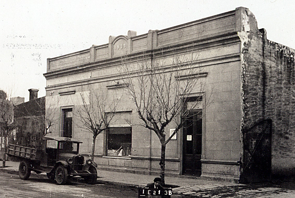 1938. Hotel Italia y sede club ferroviario. Actual calle R. Razquin. BARRIO ESTACION CARHUE hotel