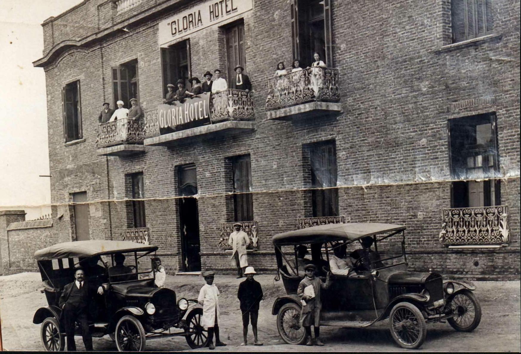 GLORIA HOTEL CARHUE ENRICO GARIBALDI