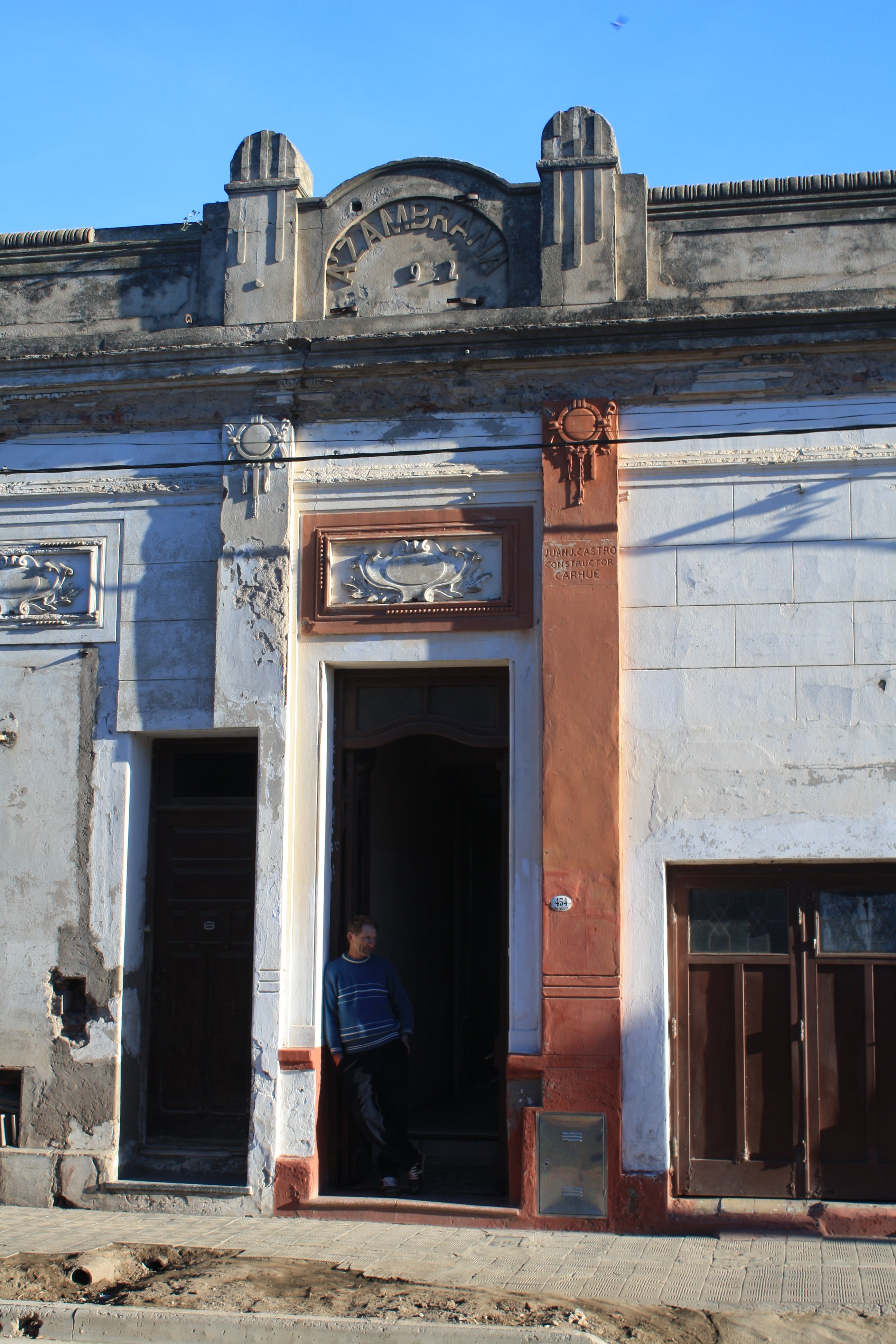 AGUSTIN ZAMBRANA LA ALEGRIA HOTEL RESTAURANT CARHUE