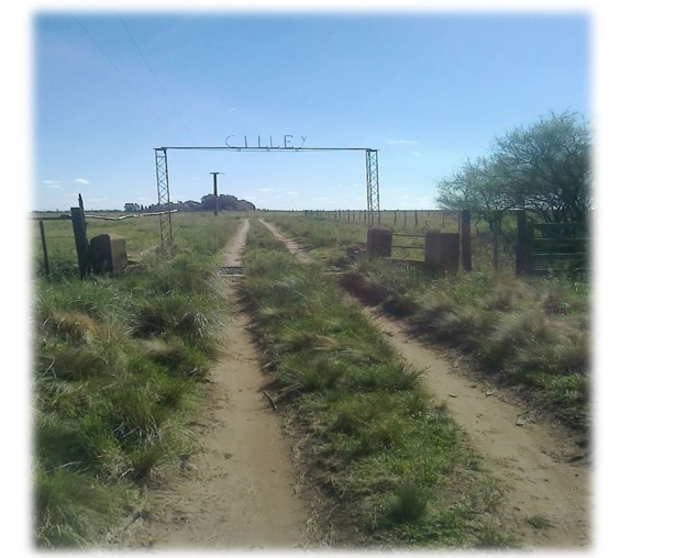 Entrada de lo que fue la playa de la estación J.V Cilley y que inmortalizaría el nombre del Paraje