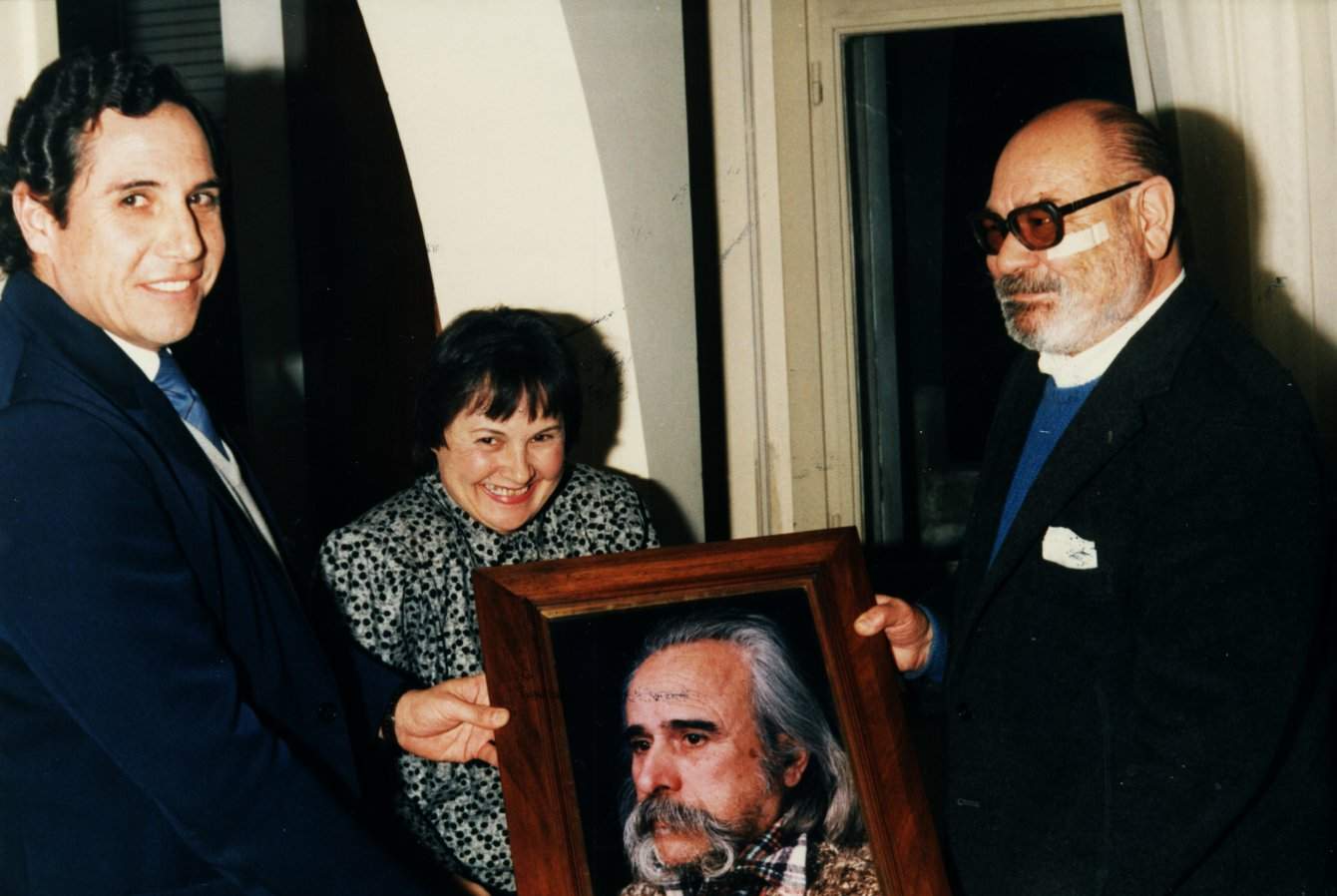 Entrega del HCD al museo de un retrato de pichón. RODOLFO GOMEZ PICHON ESCULTOR ARTISTA CARHUE