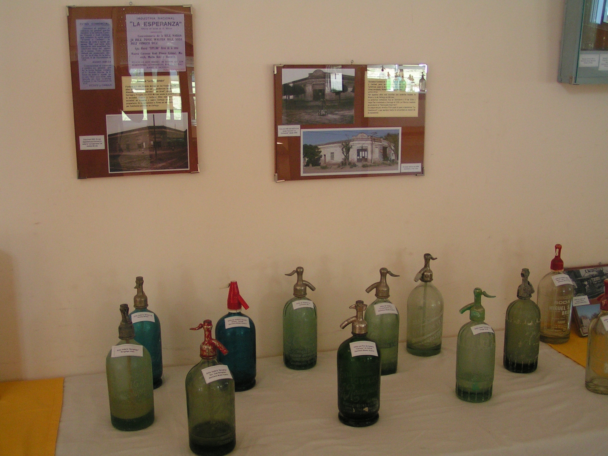 botellas gaseosas sifones muestra