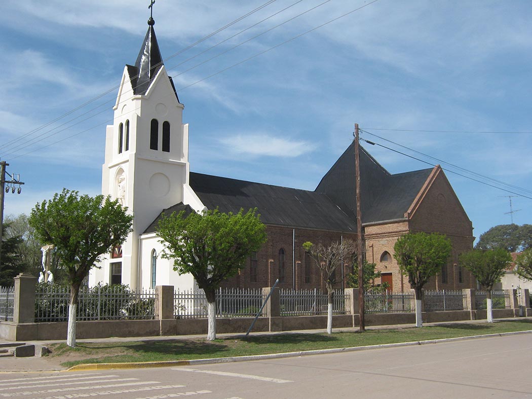 IGLESIA SAN MIGUEL ARCANGEL ADOLFO ALSINA VOLGA ALEMANES