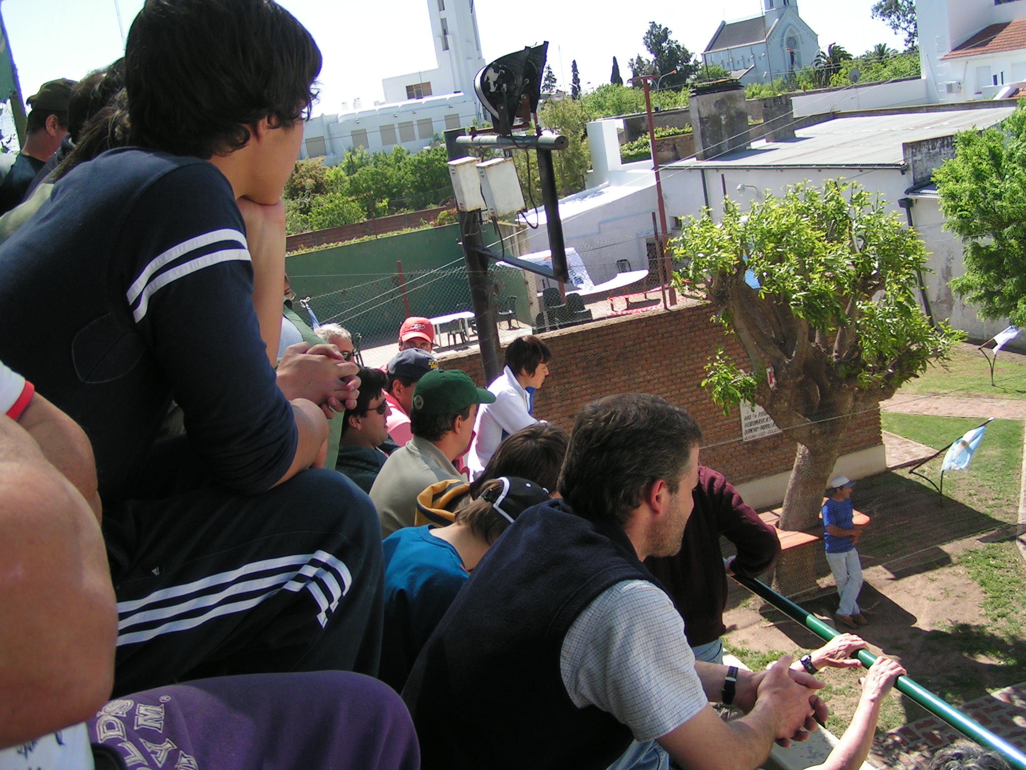 La hermosa tribuna del Club social-. paleta carhue club social carhue