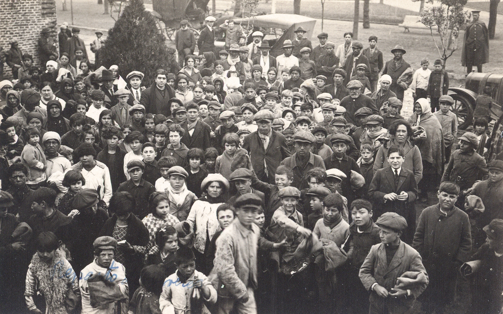 CURA RAED CARHUE POBRES REPARTO ALIMENTOS