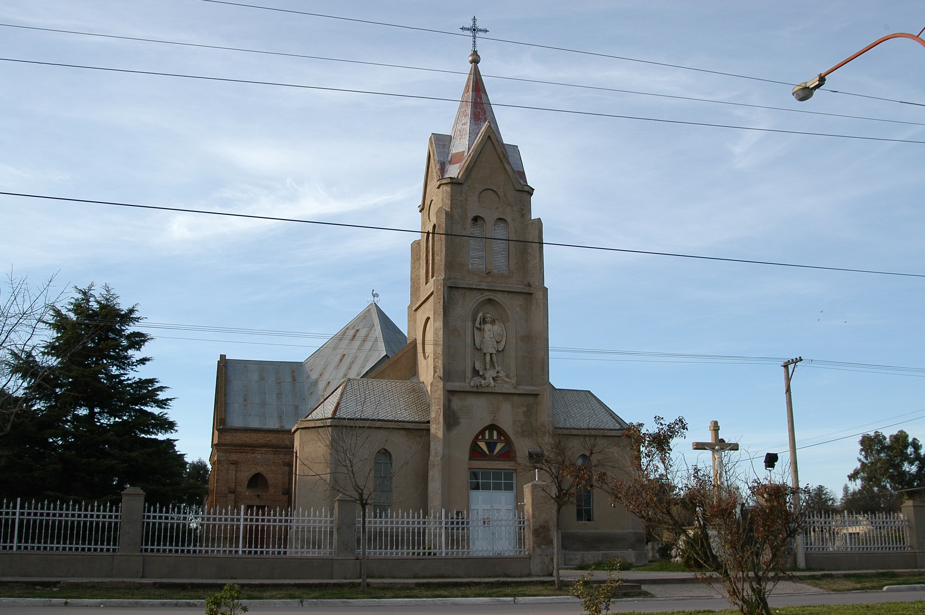 IGLESIA SAN MIGUEL ARCANGEL ADOLFO ALSINA VOLGA ALEMANES