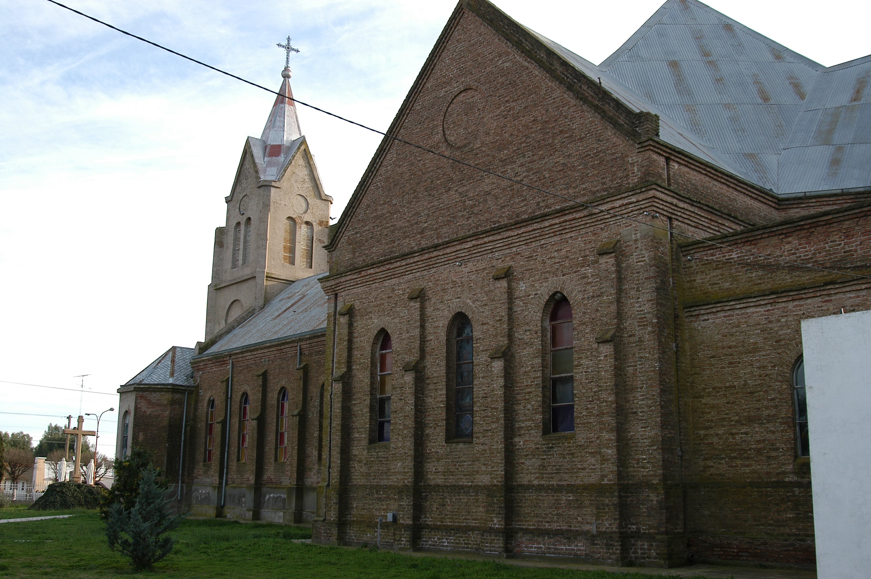 IGLESIA SAN MIGUEL ARCANGEL ADOLFO ALSINA VOLGA ALEMANES