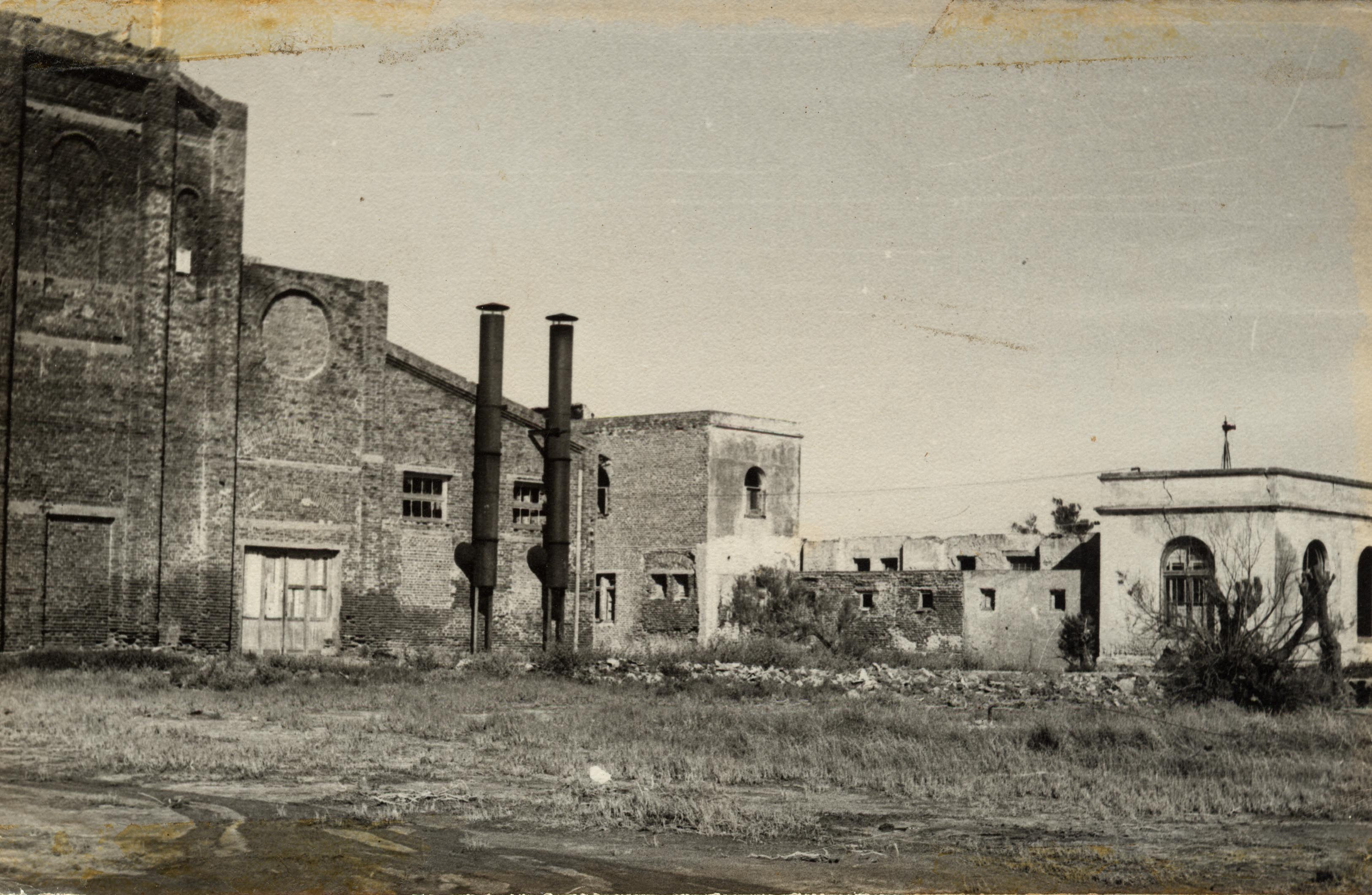 1981. Las viejas instalaciones de CELE en Epecuen, abandonadas desde 1973.