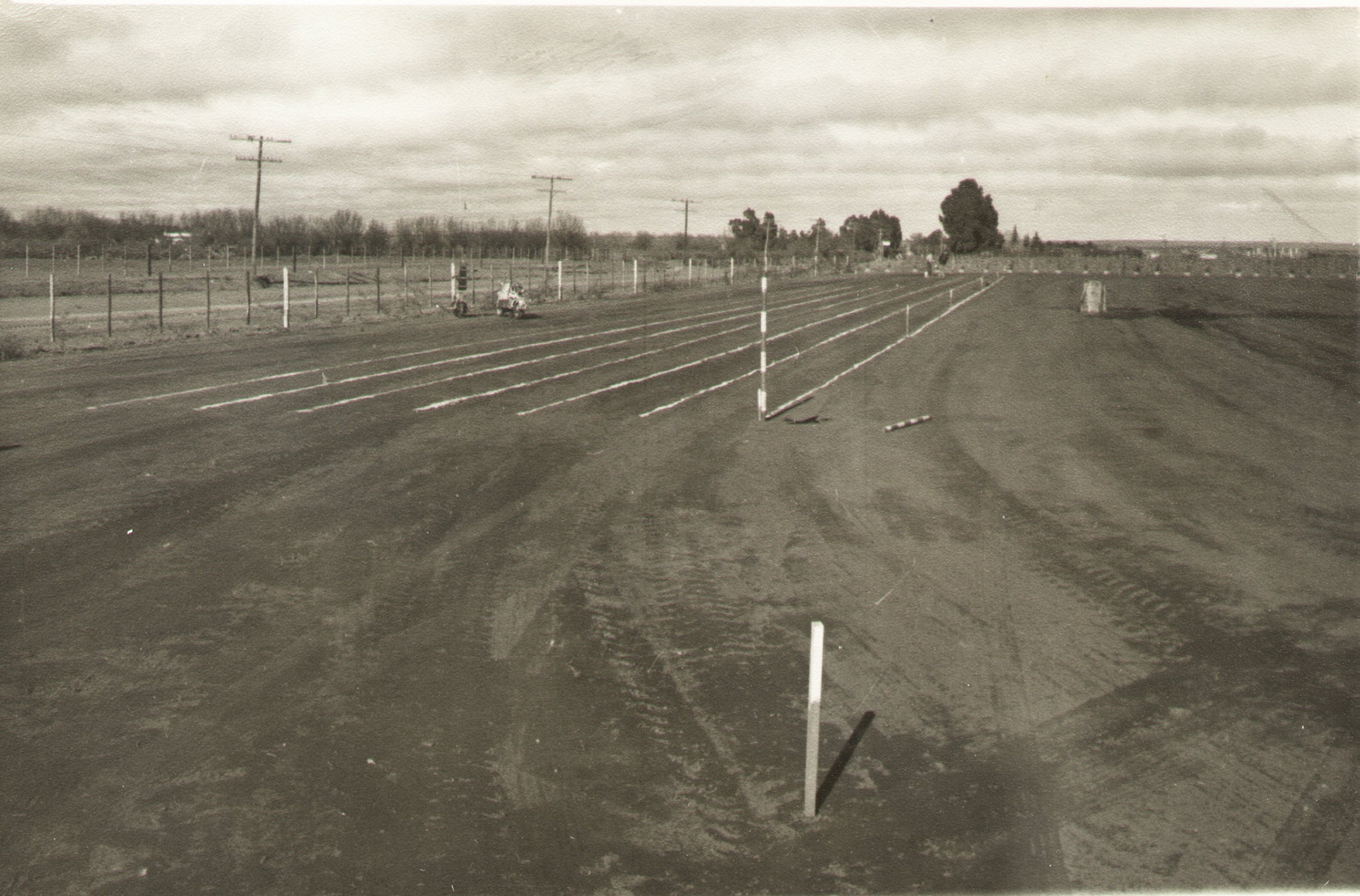 1974. La Pista de atletismo. atletismo carhue pista deporte